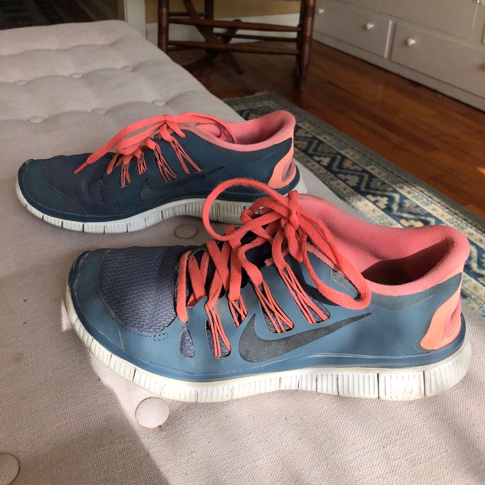 Nike Free Run 5.0 Coral and Gray Shoe Size 9.5